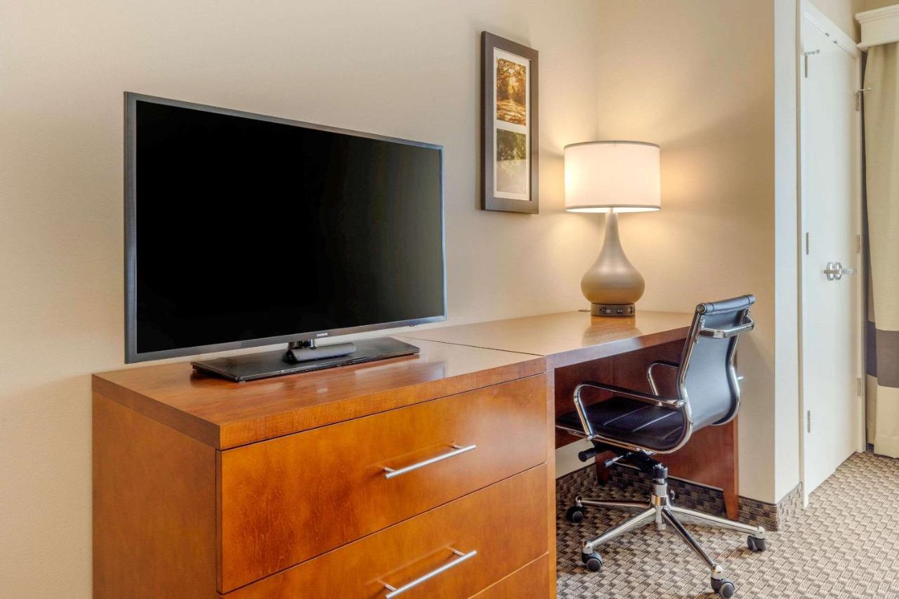King Room - Non-Smoking at Comfort Inn & Suites Hadley - Amherst