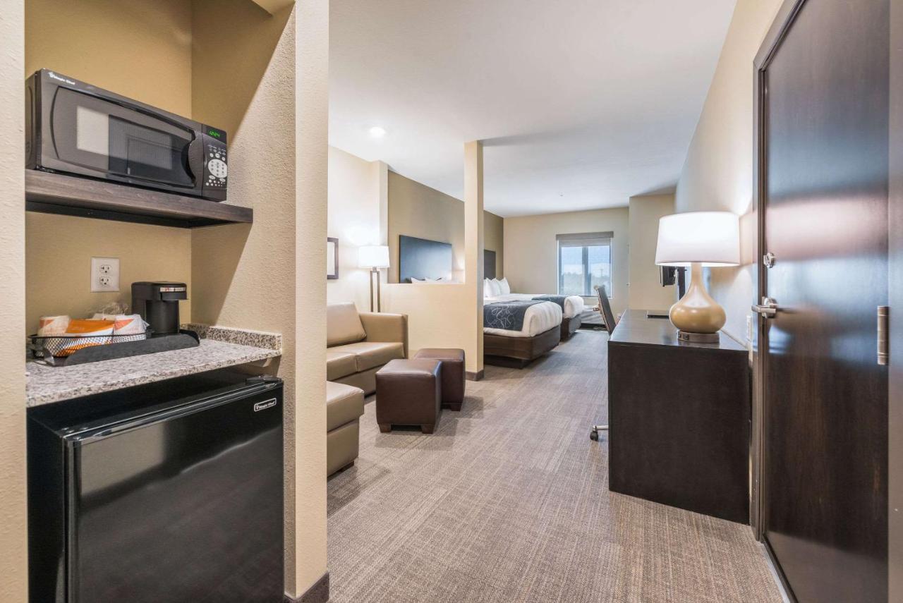 Queen Suite with Two Queen Beds and Sofa Bed - Non-Smoking at Comfort Suites Marysville Columbus - Northwest