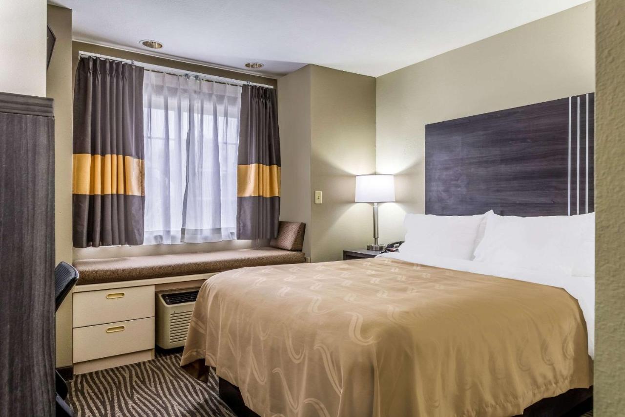 Queen Room at Quality Inn & Suites North Lima - Boardman