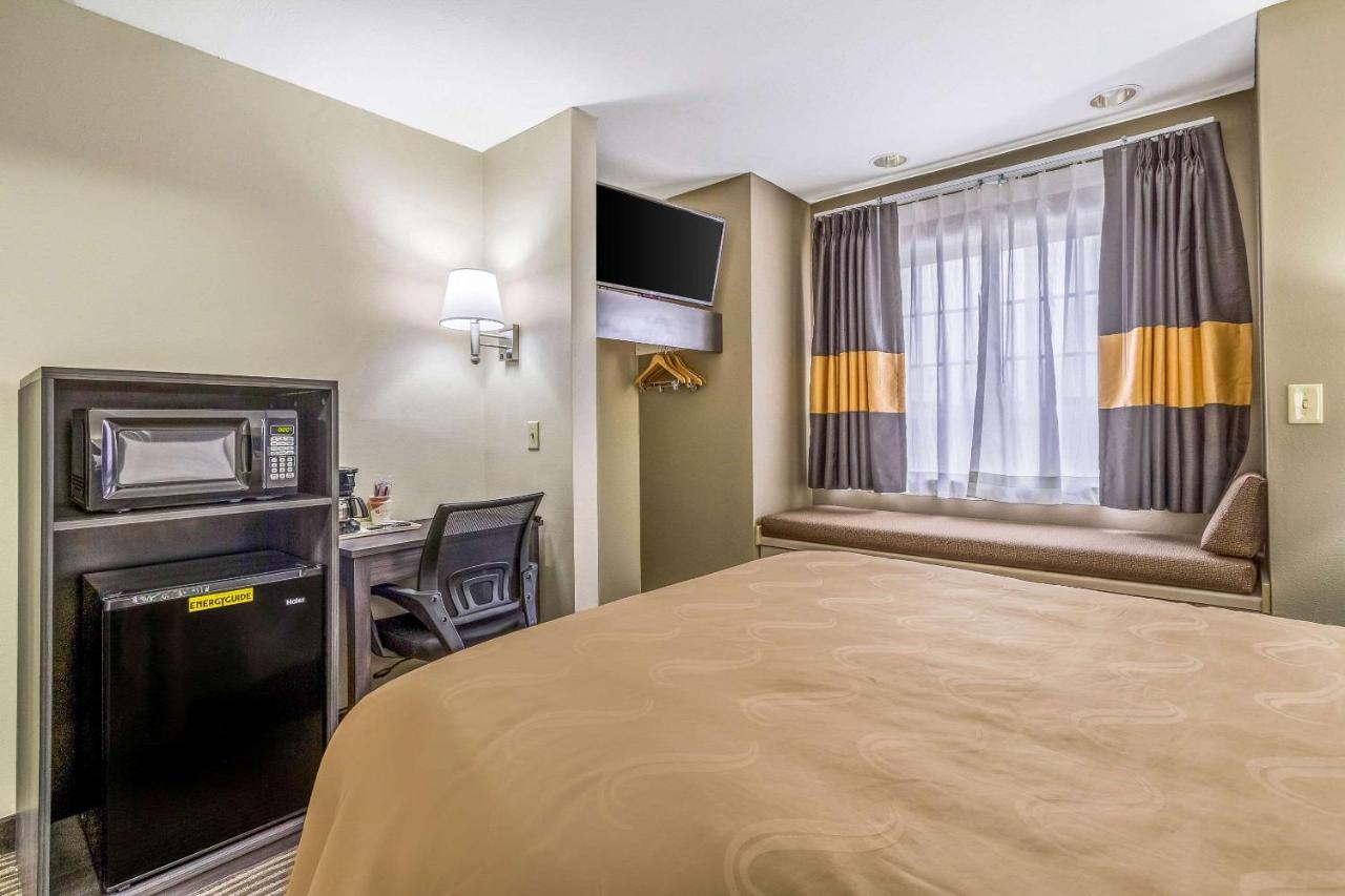 Queen Room at Quality Inn & Suites North Lima - Boardman
