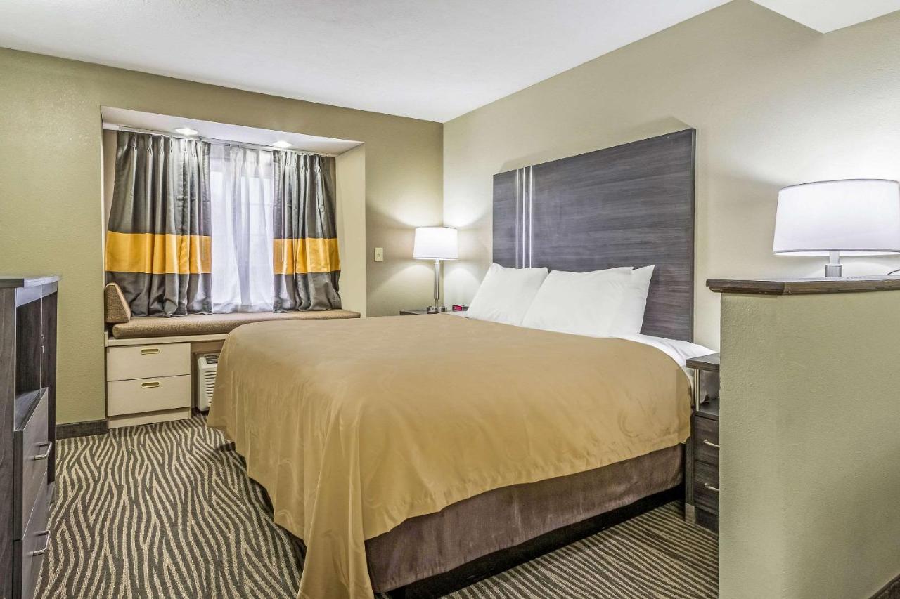King Suite with Sofa Bed at Quality Inn & Suites North Lima - Boardman