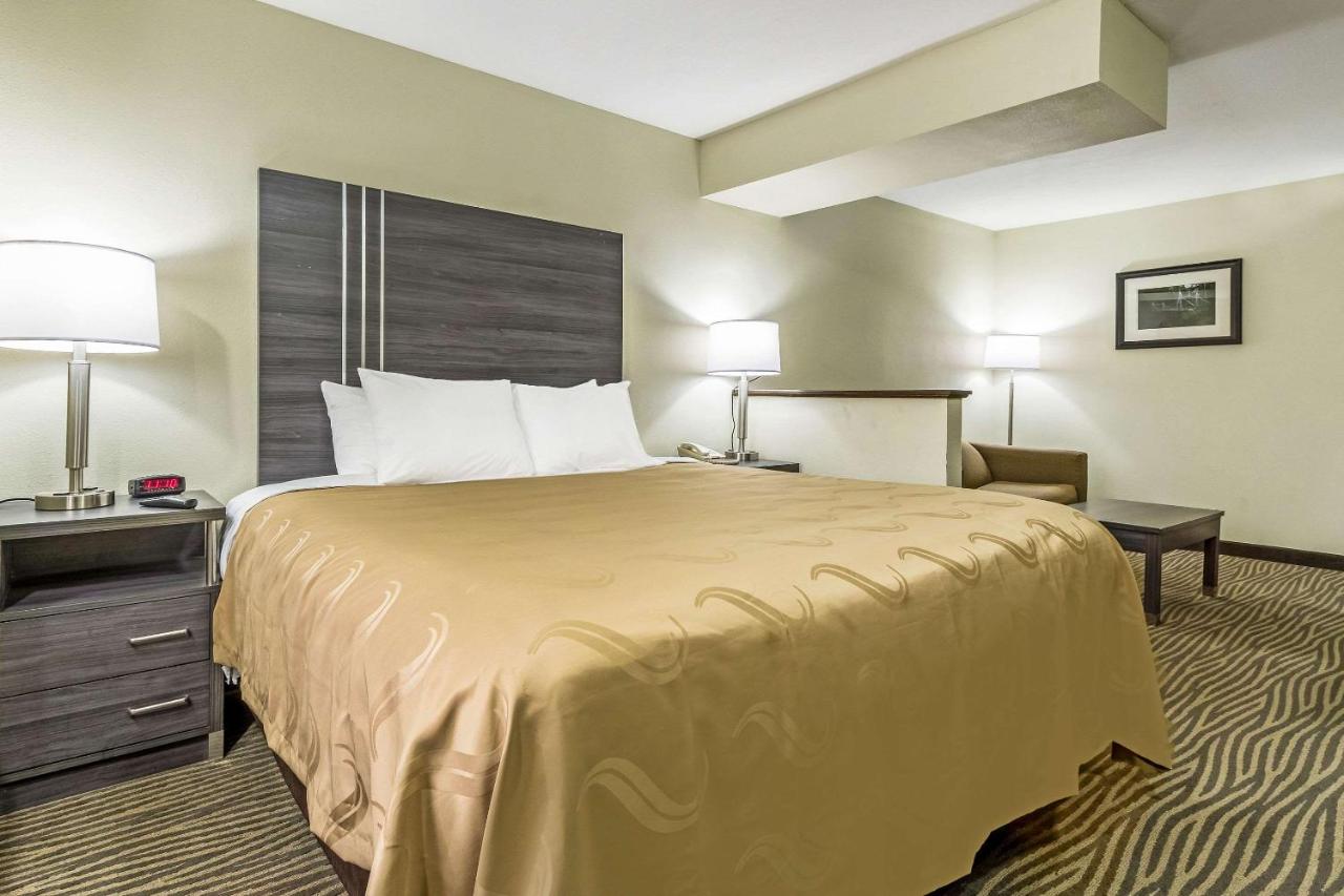 King Suite with Sofa Bed at Quality Inn & Suites North Lima - Boardman