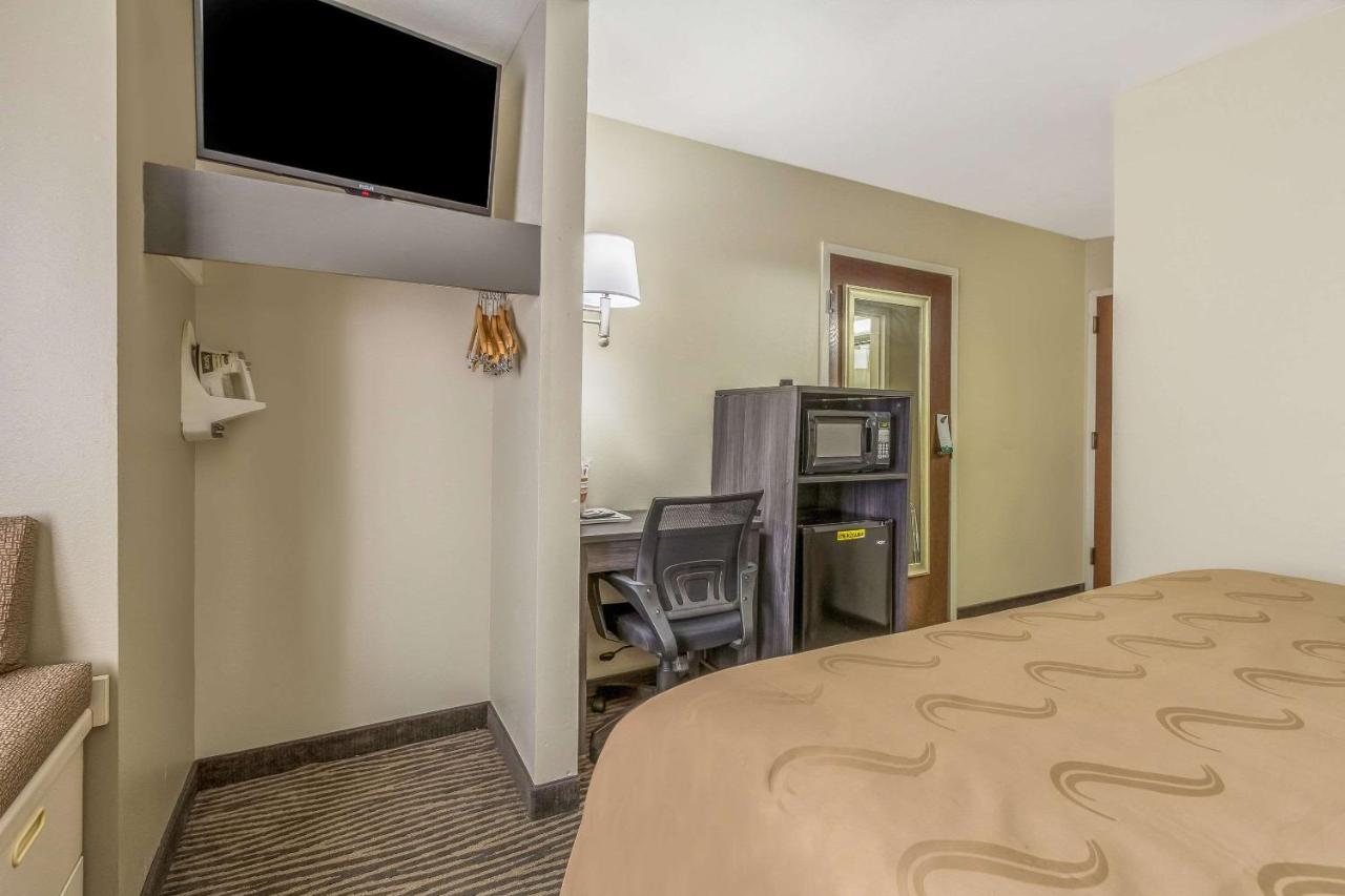 King Room at Quality Inn & Suites North Lima - Boardman