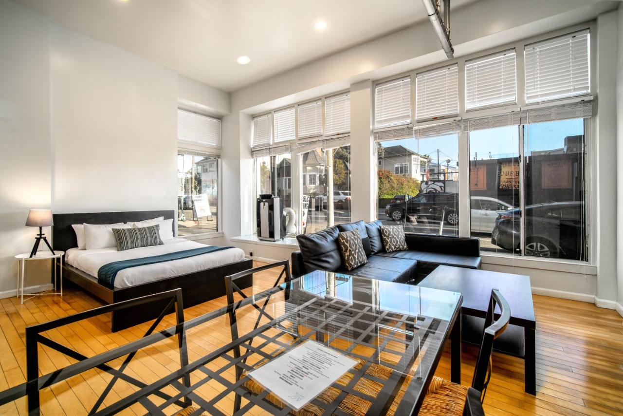 Deluxe Suite with Partial Ocean View at Air Venice on the Beach