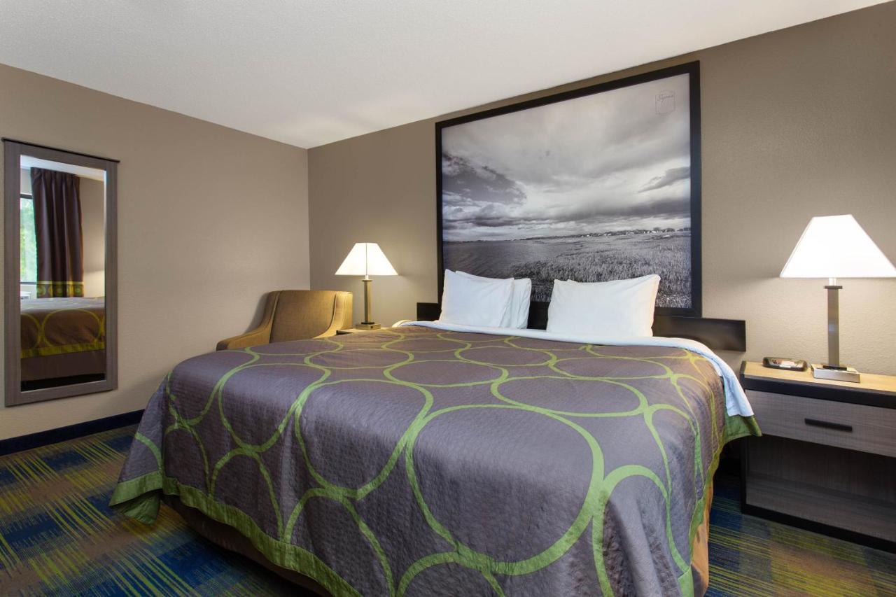 King Room - Mobility Access/Non-Smoking at Super 8 by Wyndham Cromwell/Middletown