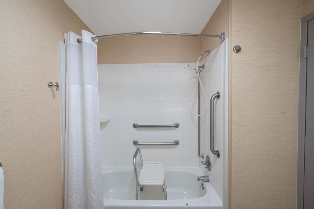 King Room with Mobility/Hearing Impaired Access - Non-Smoking at Wingate by Wyndham Fletcher at Asheville Airport