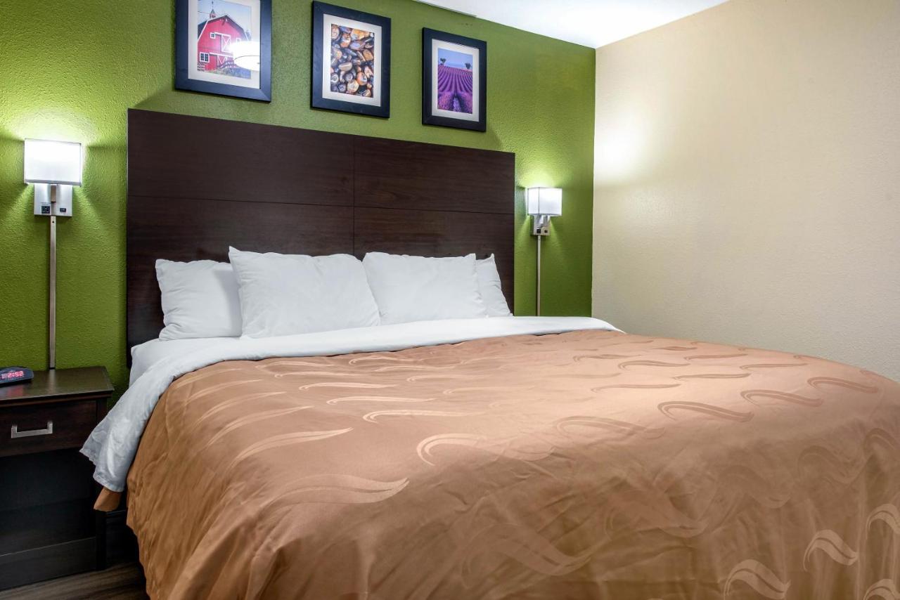 King Suite with Jacuzzi - Non-Smoking at Quality Inn & Suites