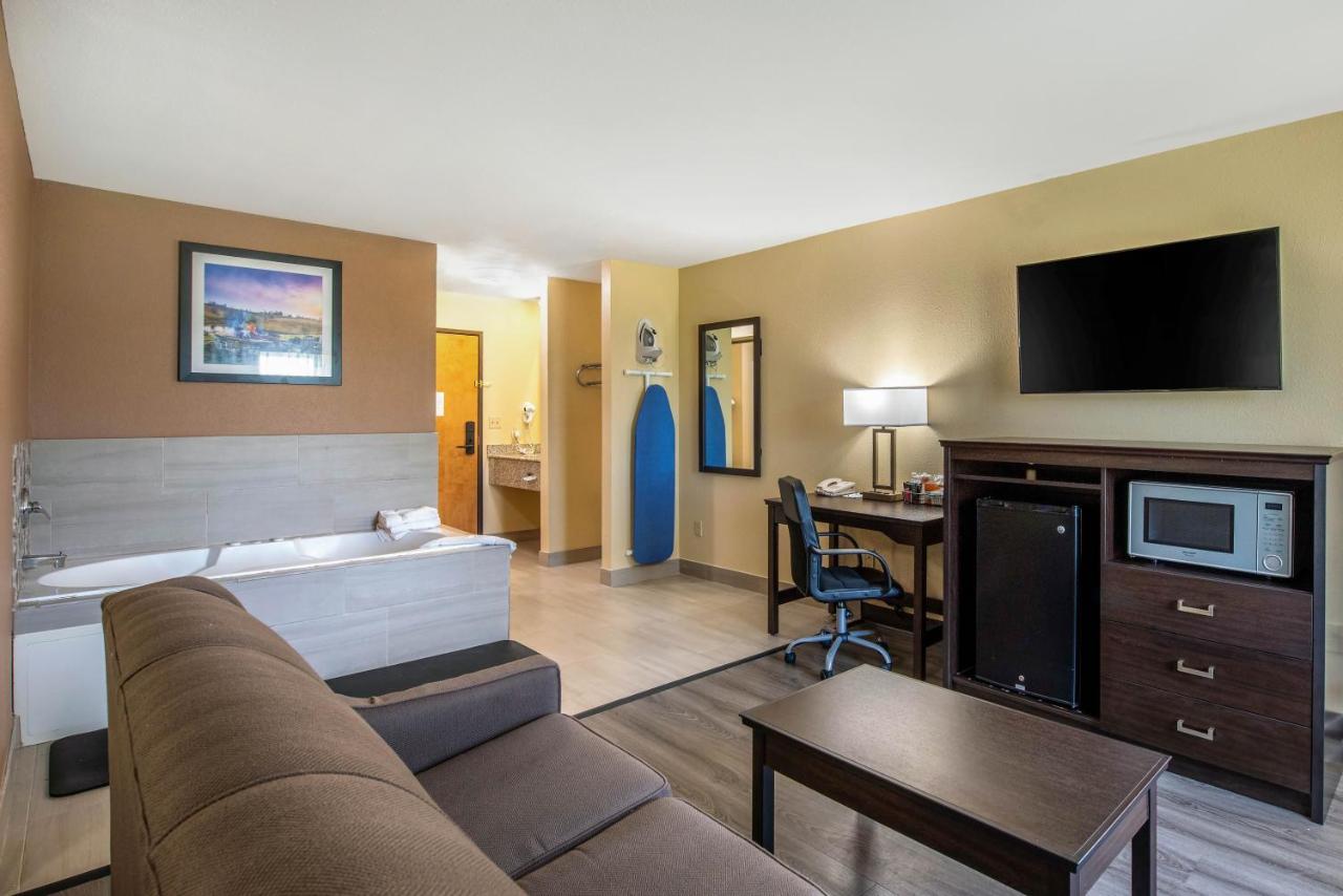 King Suite with Jacuzzi - Non-Smoking at Quality Inn & Suites