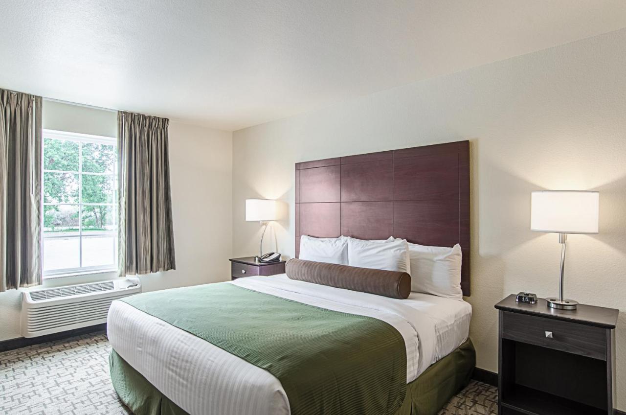 King Room - Disability Access at Cobblestone Inn & Suites - Guernsey