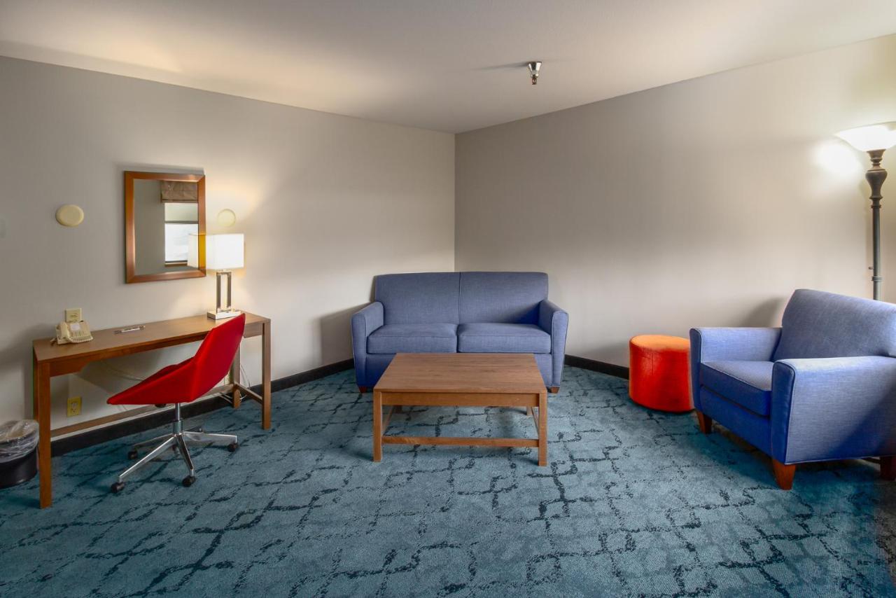 Executive Suite at Red Lion Hotel Templin's on the River
