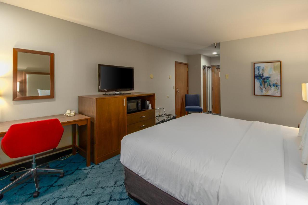 Superior King Room at Red Lion Hotel Templin's on the River