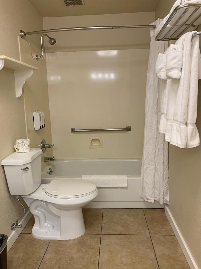 King Room with Kitchenette at Stratford Inn