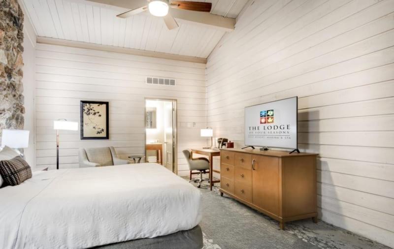 King Room with Garden View at Lodge Of Four Seasons Golf Resort, Marina & Spa