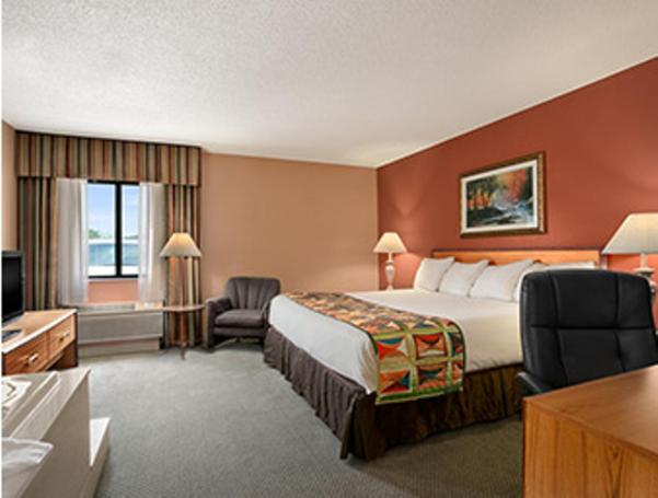 King Studio Suite - Non-Smoking at Baymont by Wyndham Sullivan