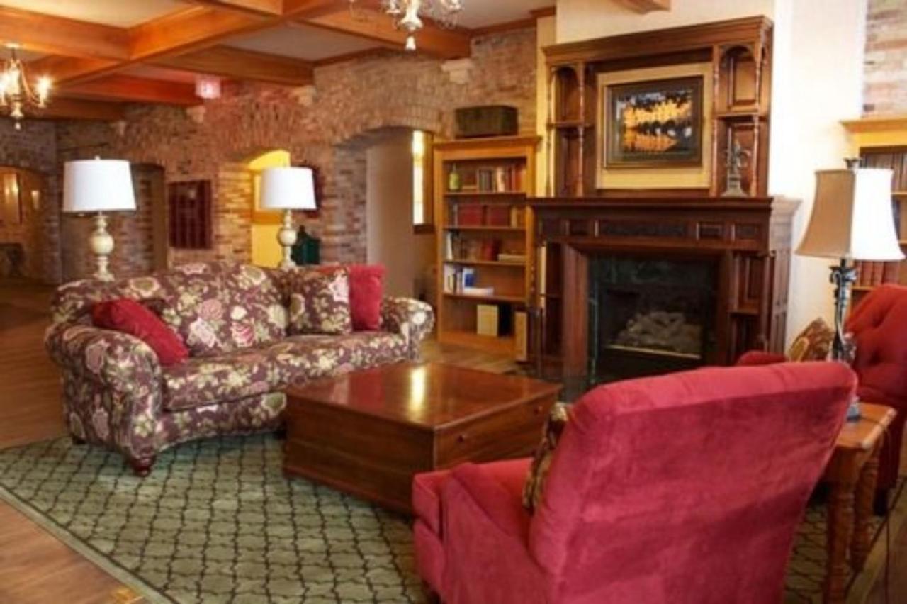 | The Ennis Inn and Pub