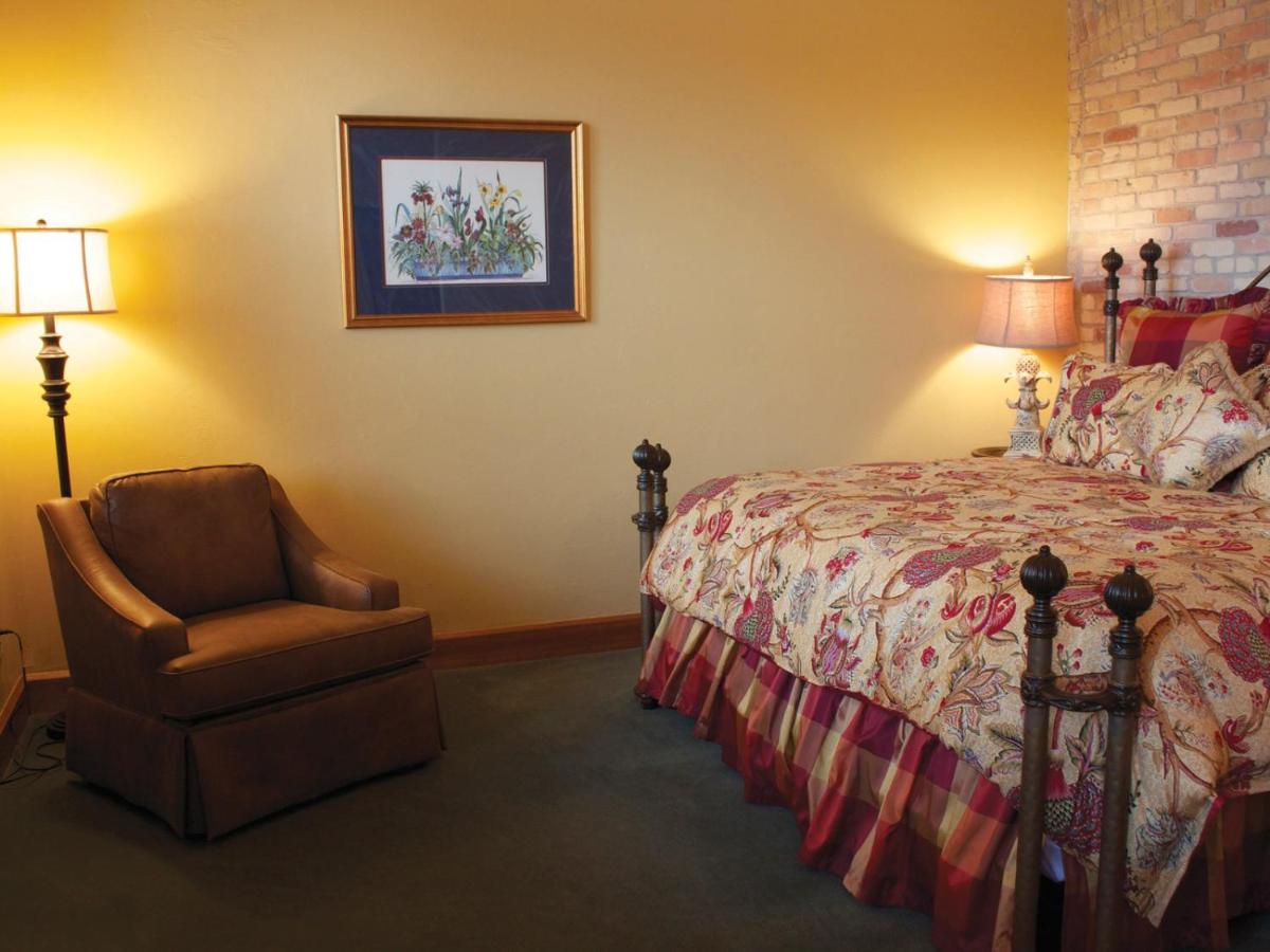 | The Ennis Inn and Pub