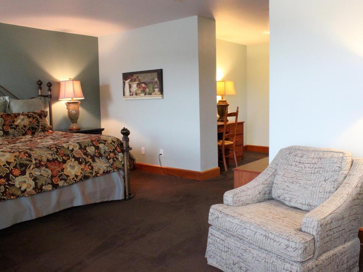 King Suite at Nuks Executive Suites