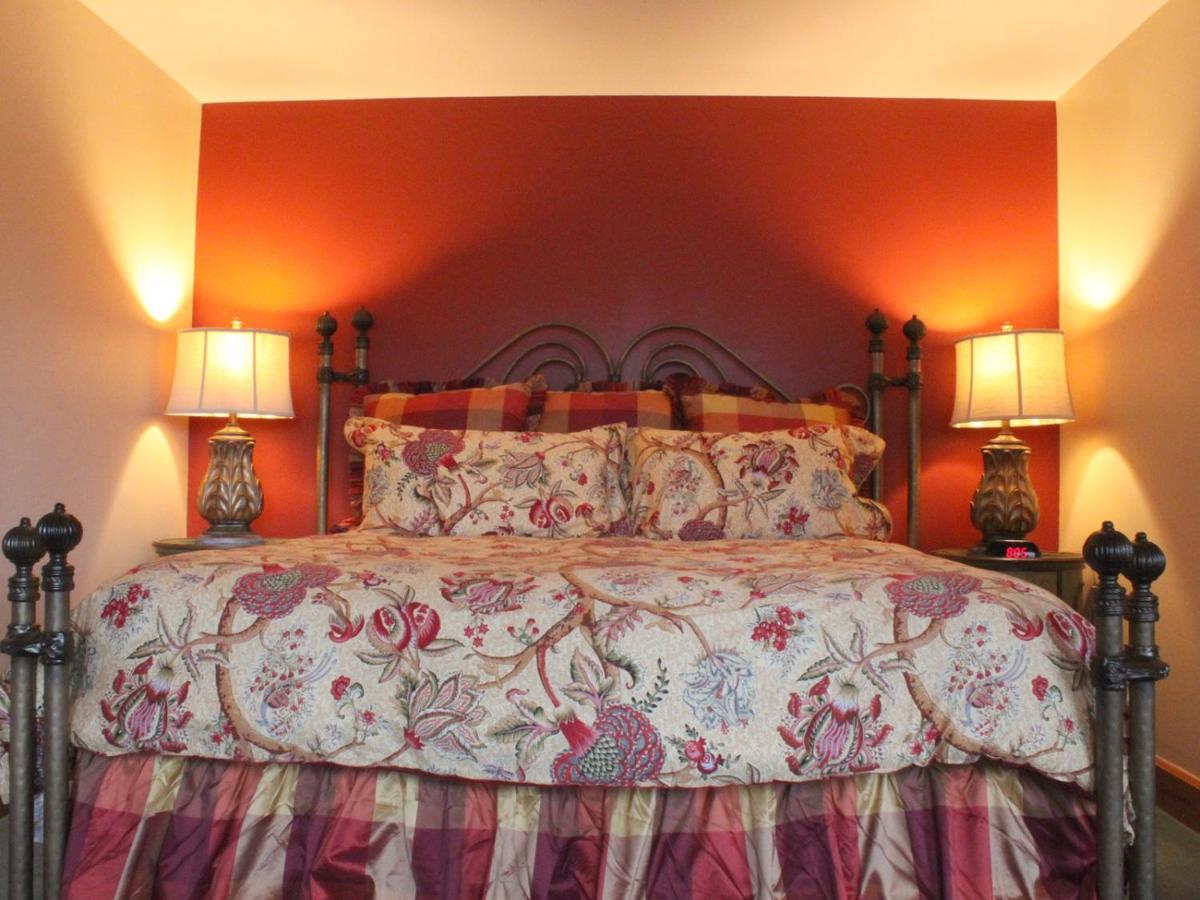 | The Ennis Inn and Pub