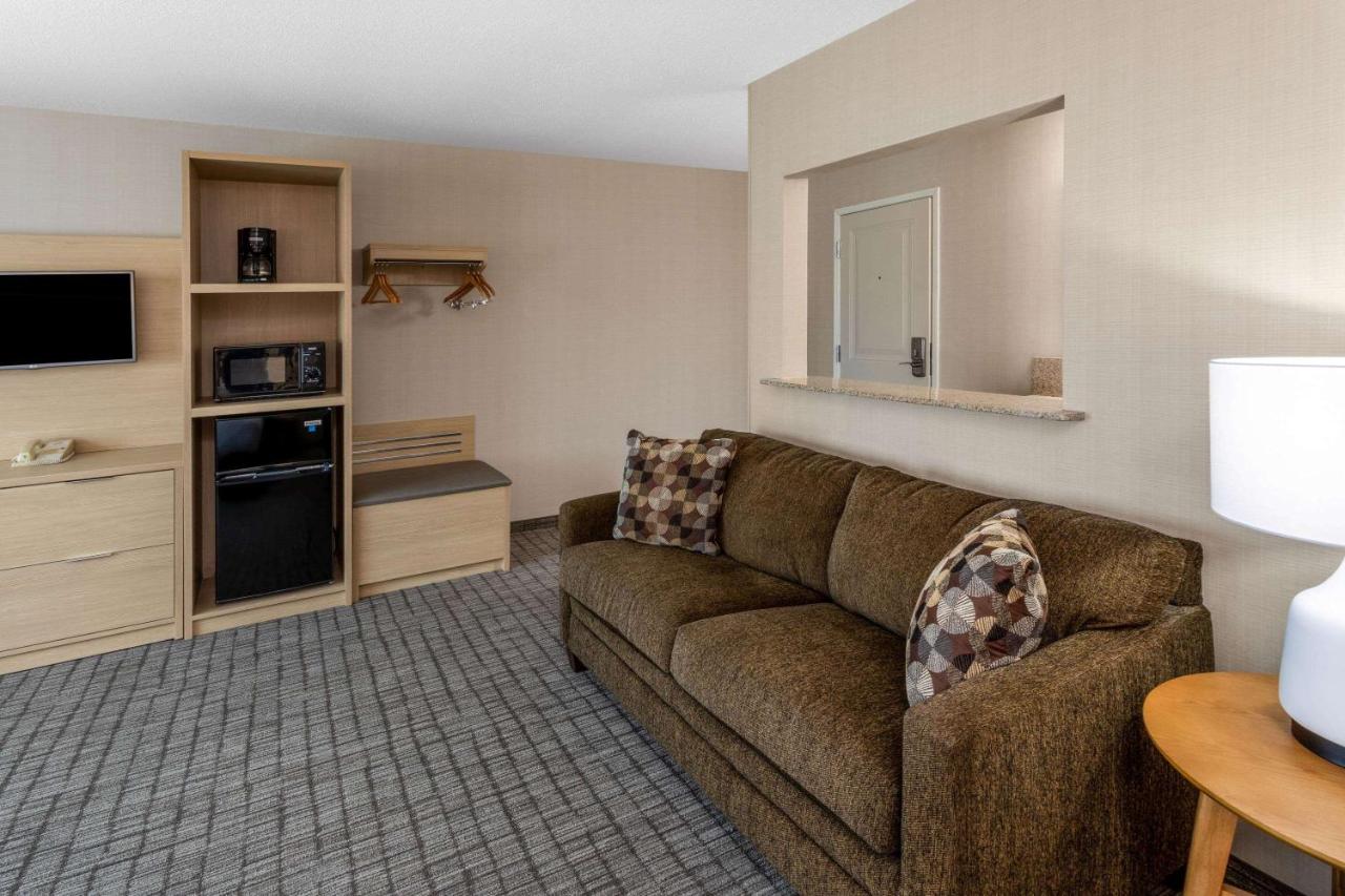 King Studio Suite - Non-Smoking at Days Inn & Suites by Wyndham Duluth by the Mall