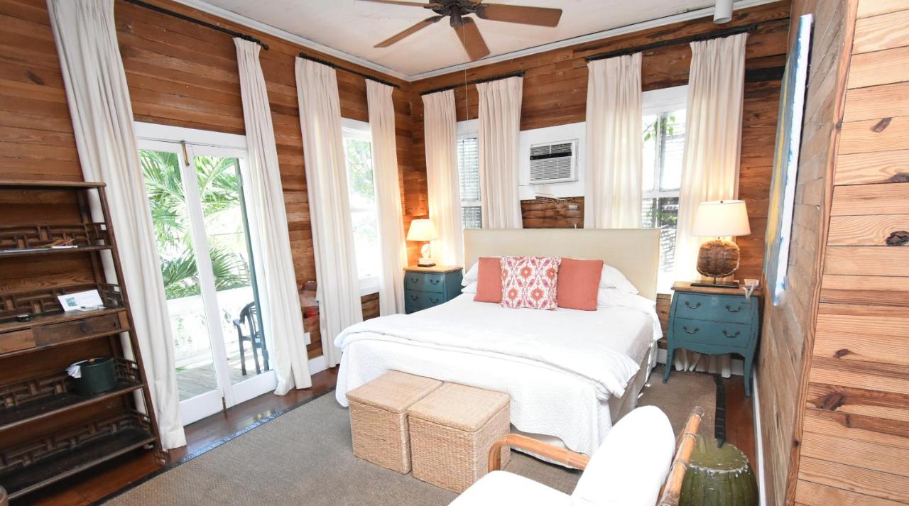 King Room A at Simonton Court Historic Inn & Cottages