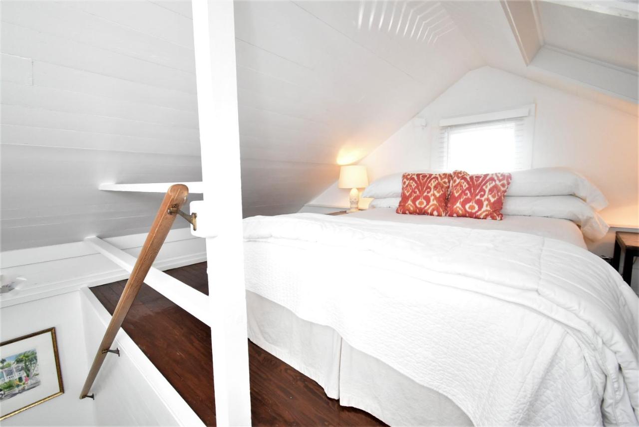 Deluxe Cottage E at Simonton Court Historic Inn & Cottages