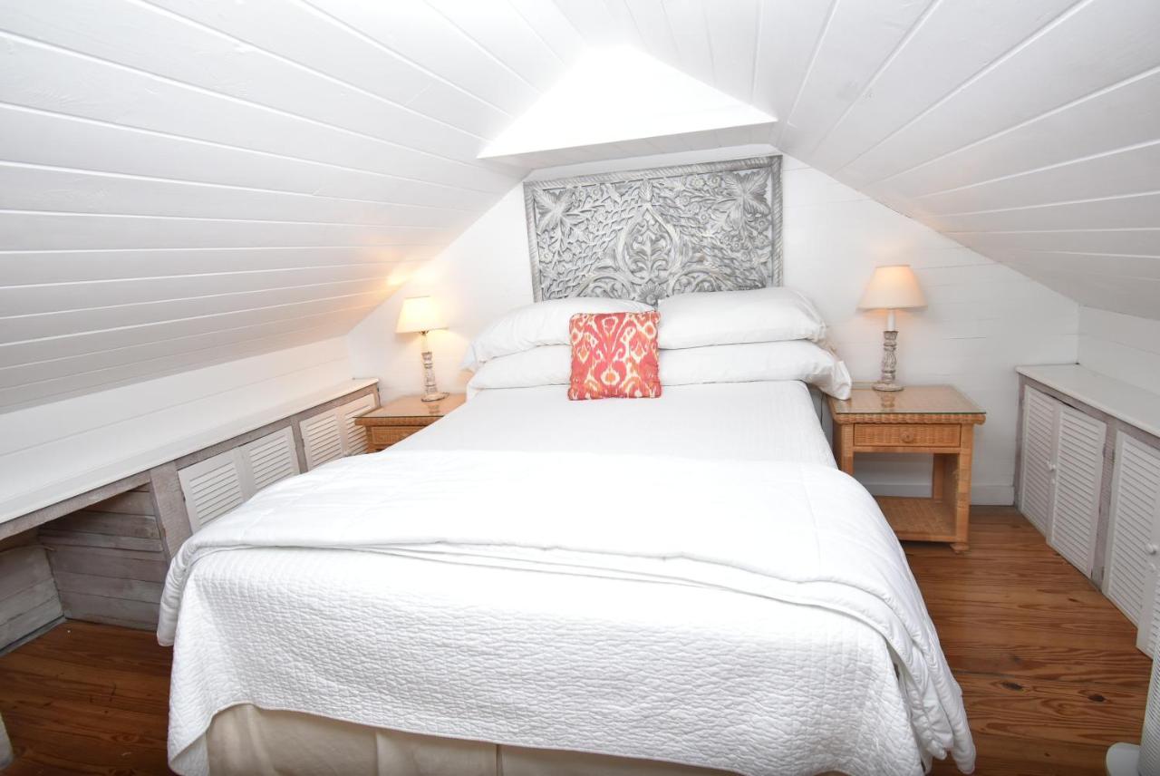 Queen Suite with Pool View at Simonton Court Historic Inn & Cottages