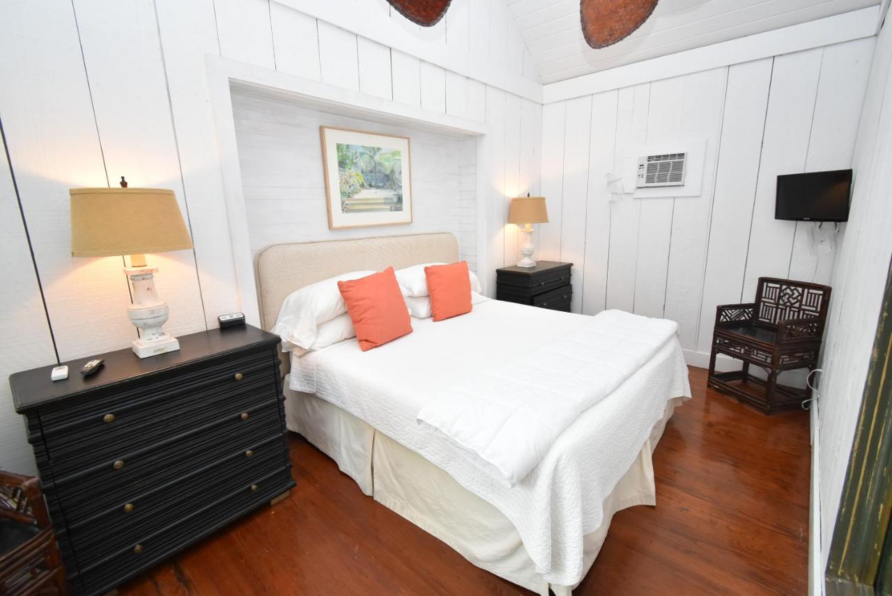 Deluxe Cottage D at Simonton Court Historic Inn & Cottages