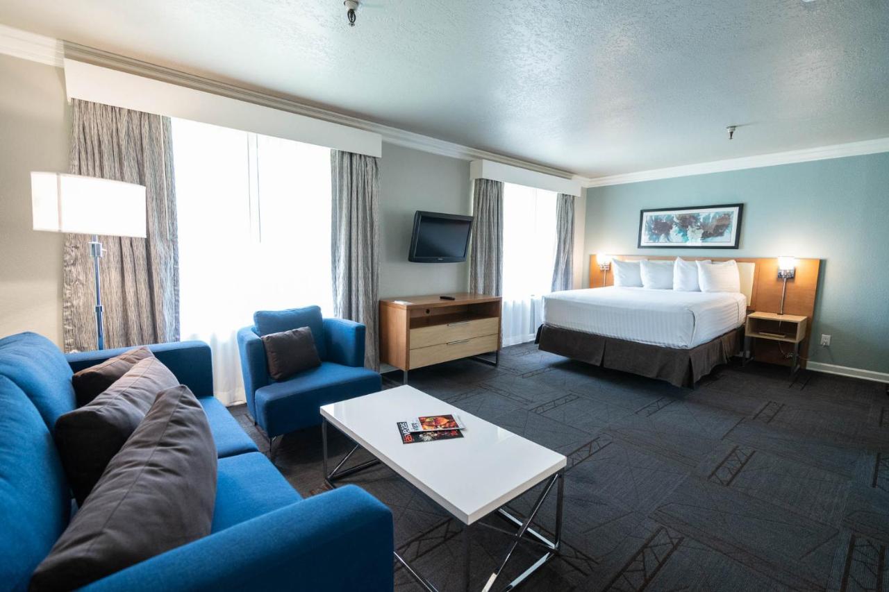 Renovated Parlor Queen at Alexis Park All Suite Resort