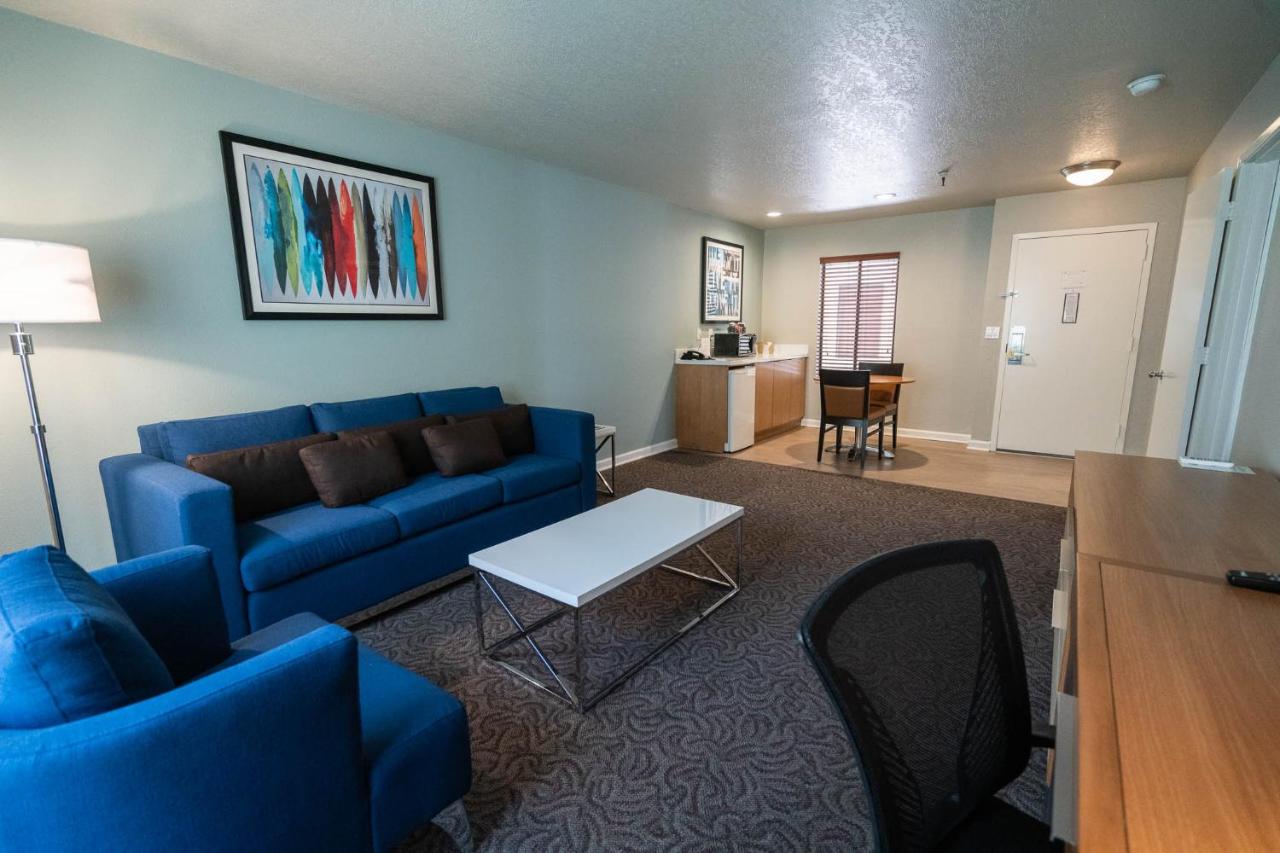 Renovated Deluxe King at Alexis Park All Suite Resort