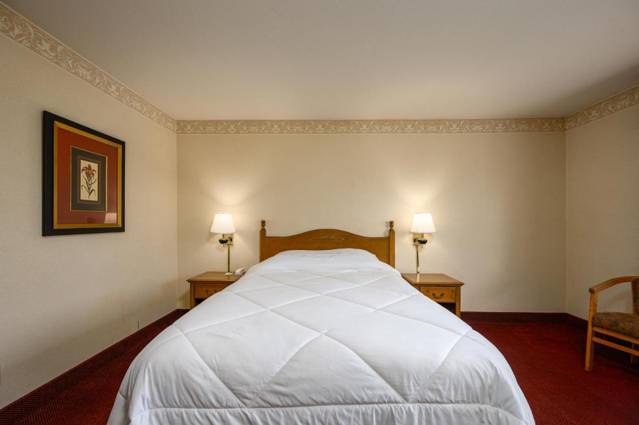 Queen Room at Three Rivers Inn