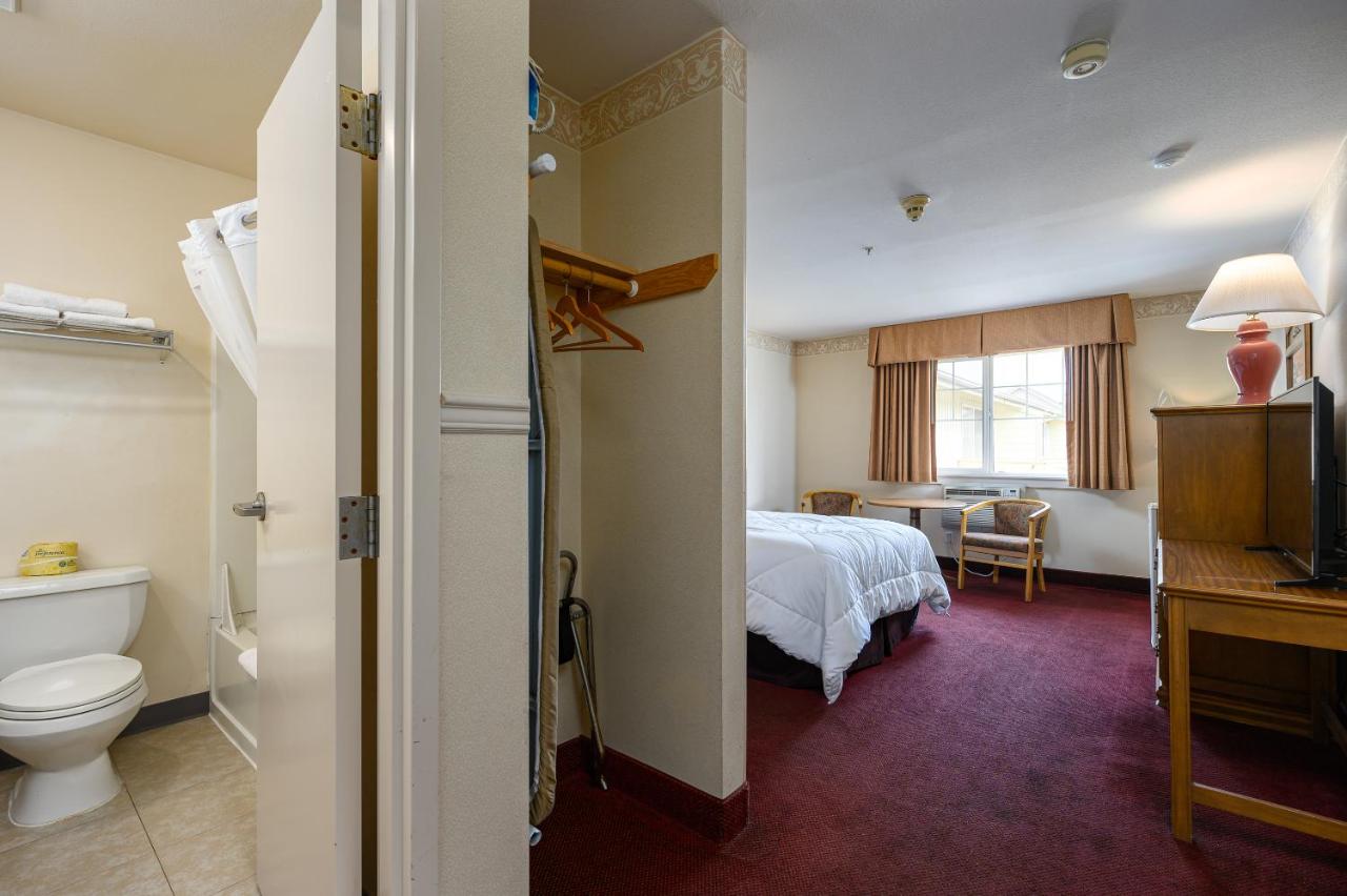 Queen Room at Three Rivers Inn