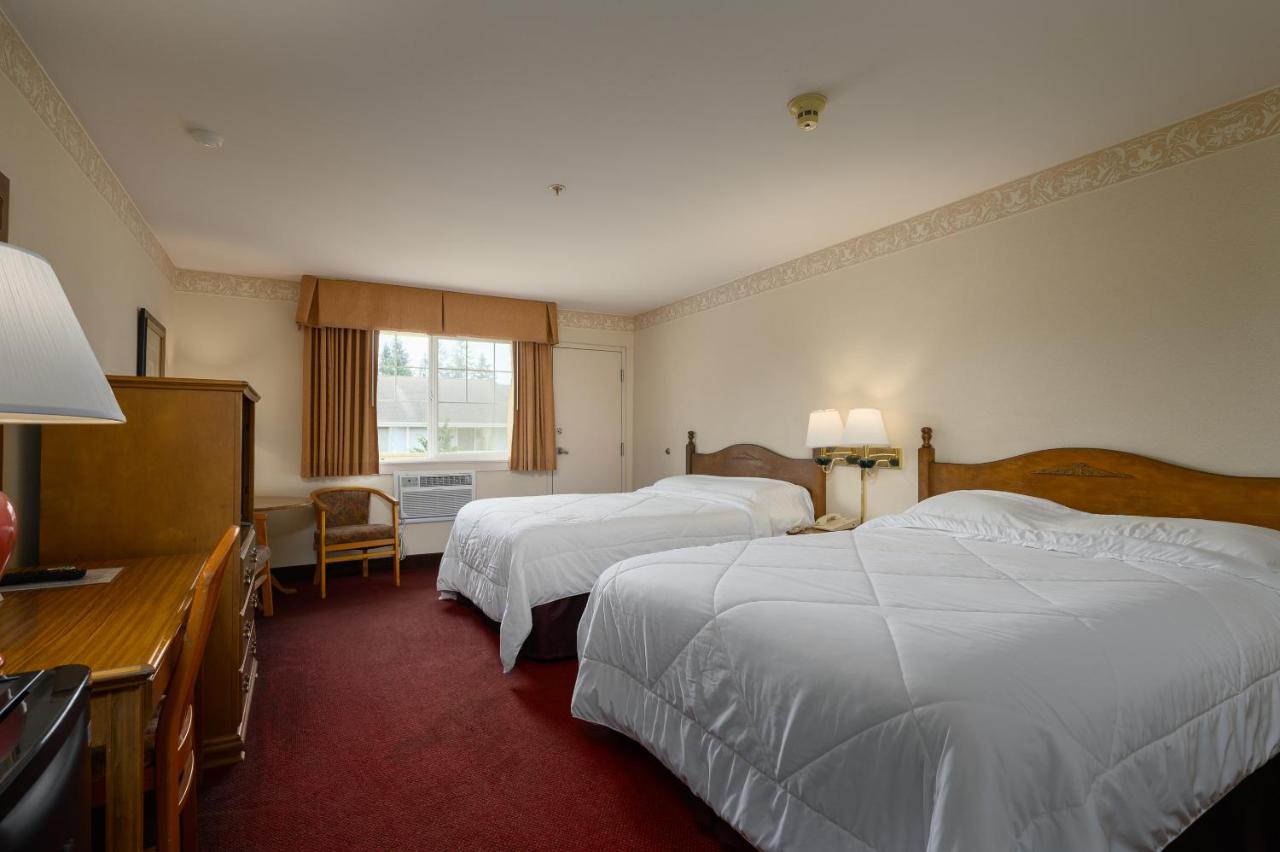 Queen Room with Two Queen Beds at Three Rivers Inn