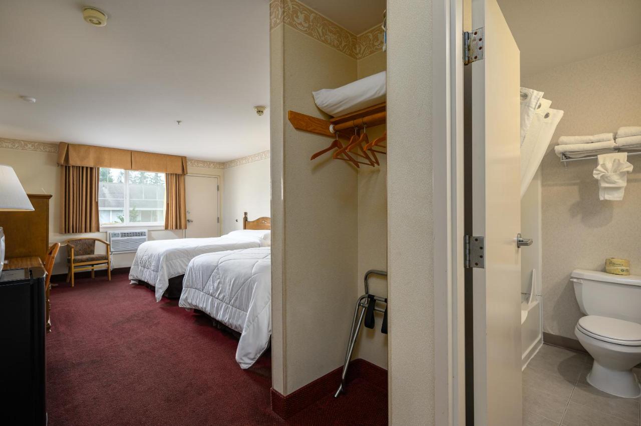 Queen Room with Two Queen Beds at Three Rivers Inn