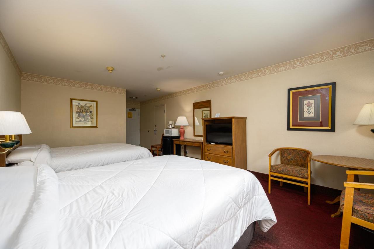 Queen Room with Two Queen Beds at Three Rivers Inn