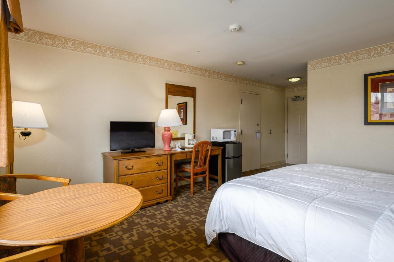 King Room at Three Rivers Inn