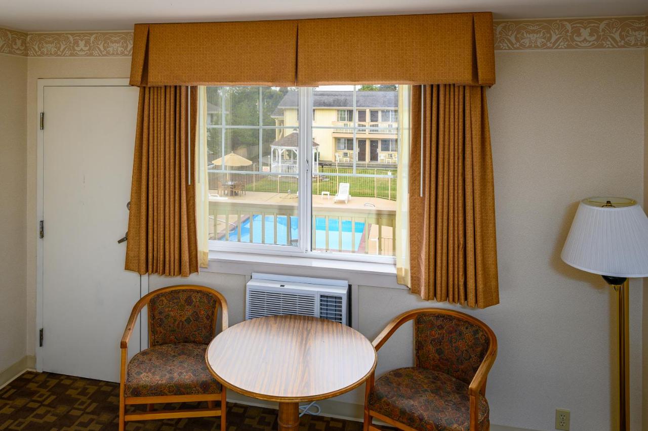 King Room at Three Rivers Inn