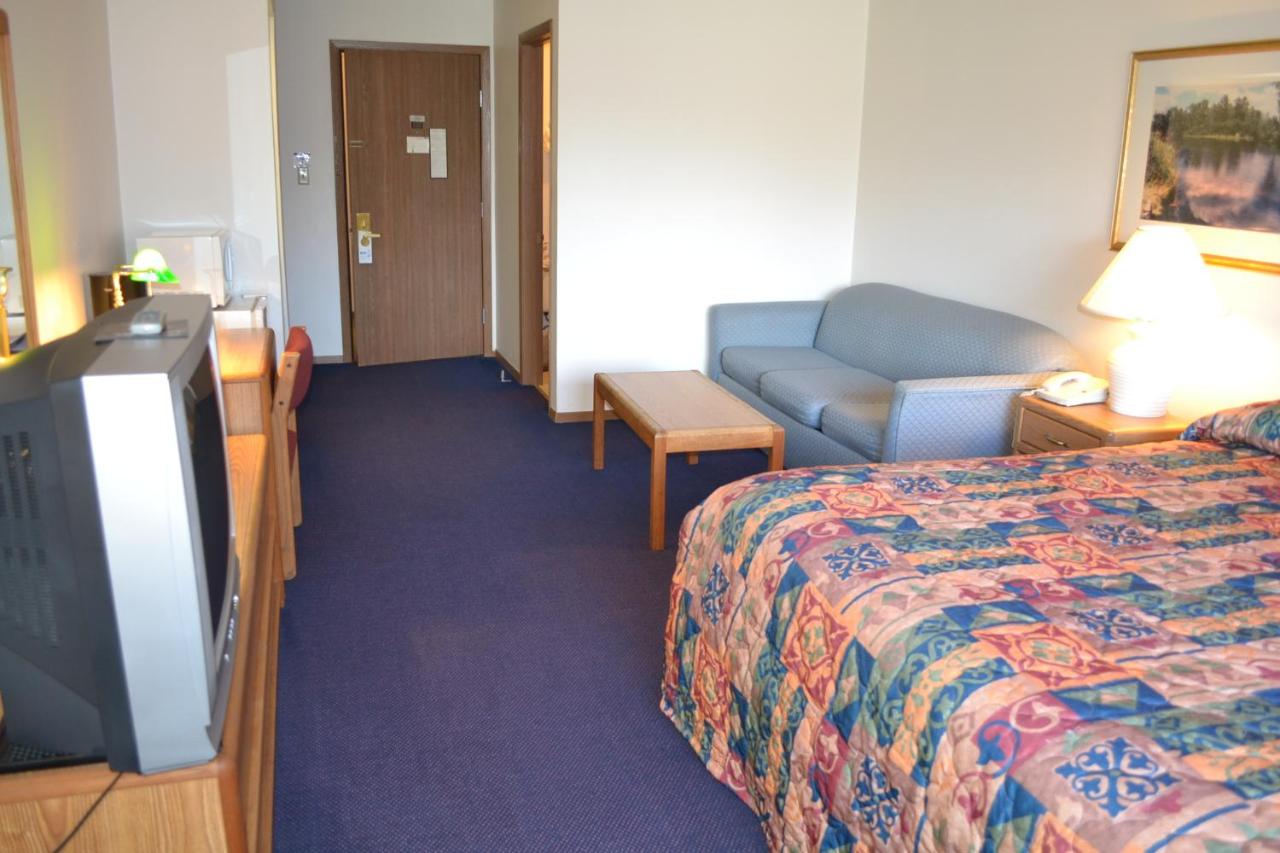 King Room with Sofa Bed at Sky Lodge Inn & Suites