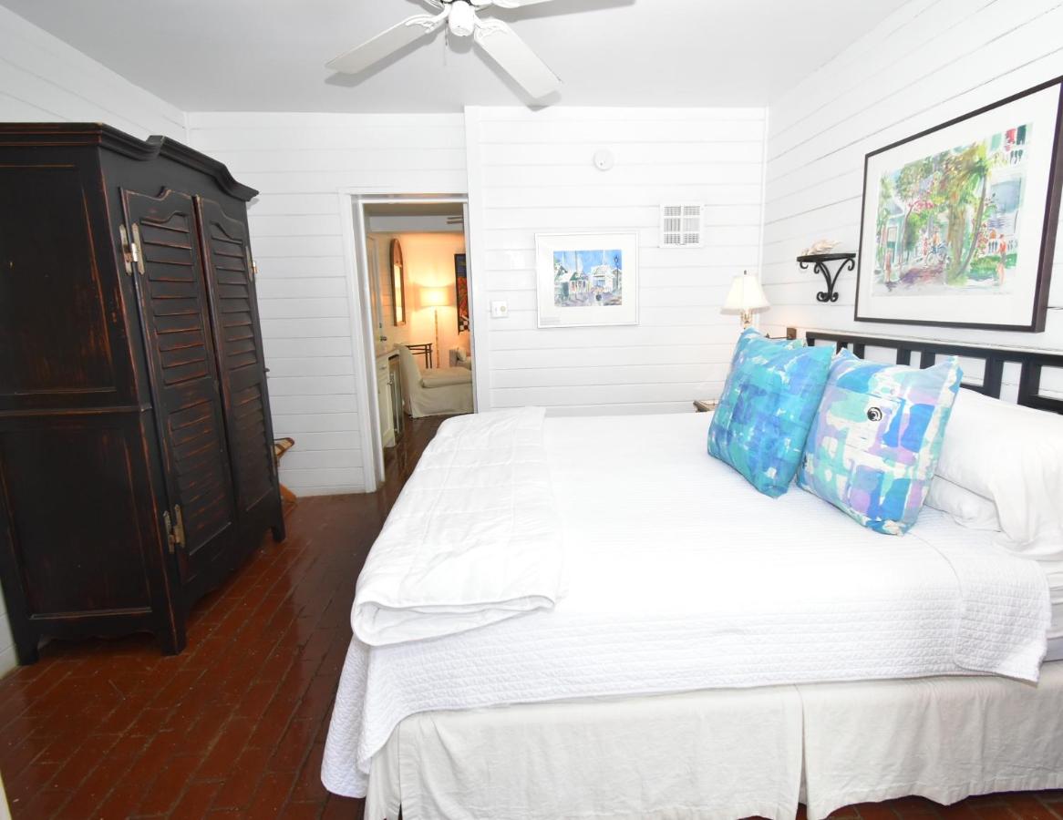 Deluxe King Suite B at Simonton Court Historic Inn & Cottages