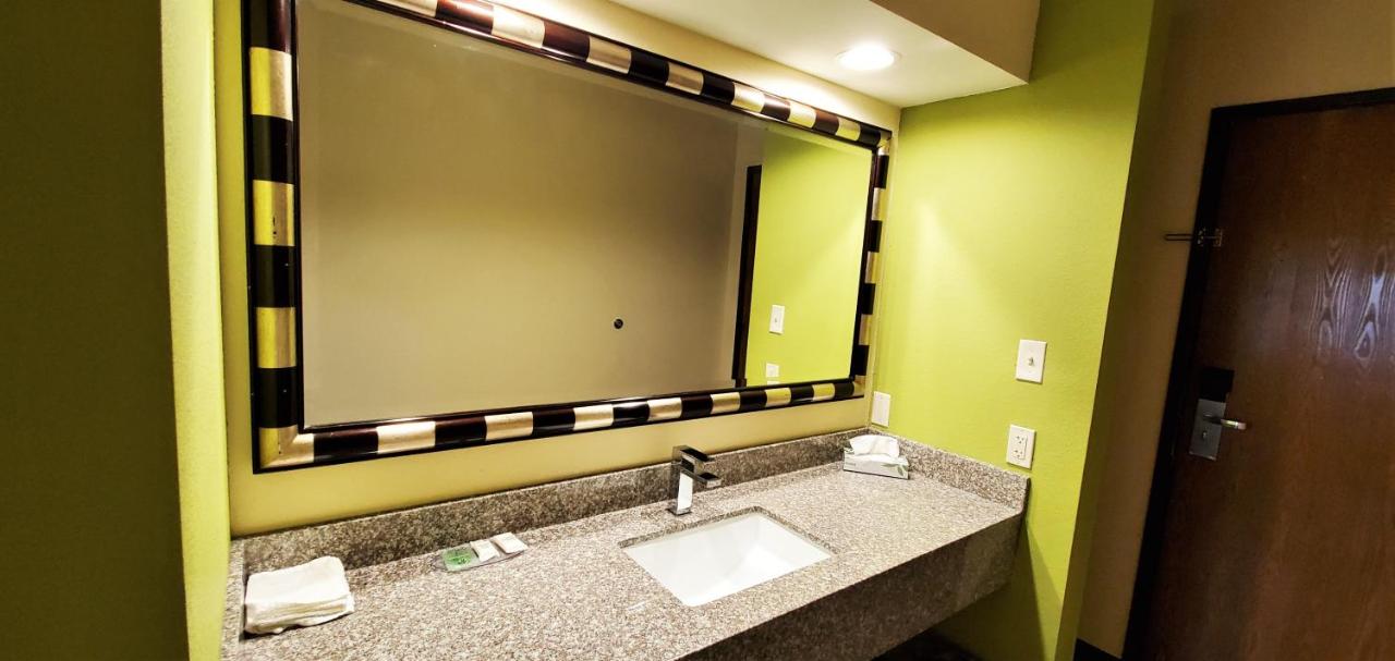  | Country Hearth Inn & Suites Sikeston