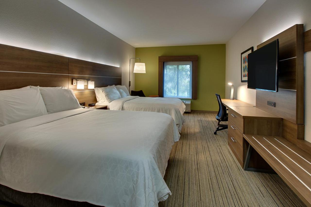 Queen Room with Two Queen Beds at Holiday Inn Express Hotel & Suites Austell - Powder Springs by IHG