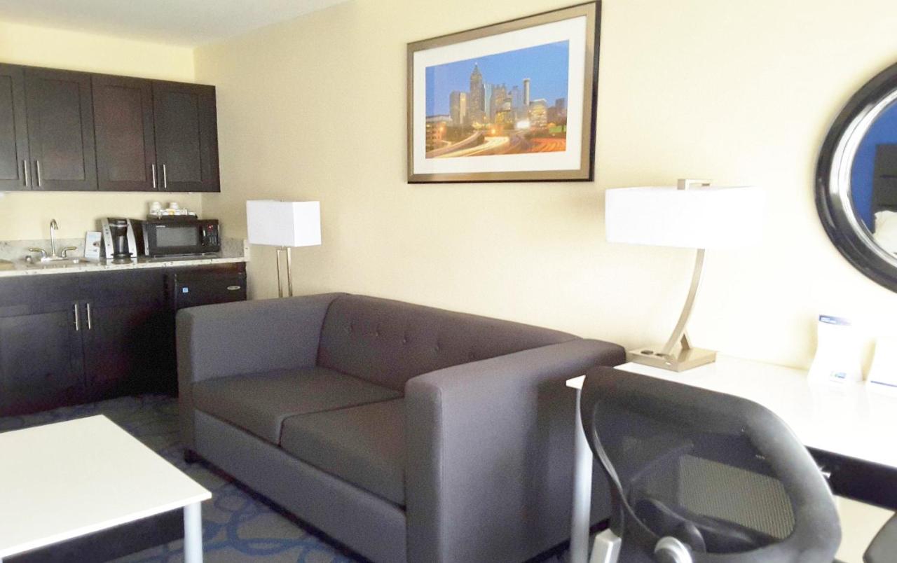 Executive King Suite - Non-Smoking at Holiday Inn Express Hotel & Suites by IHG