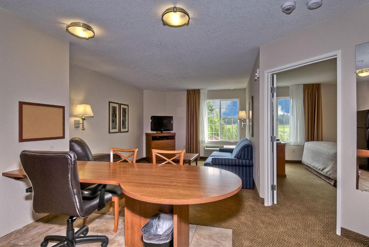 Queen Suite - Disability Access at Candlewood Suites Burlington South, an IHG Hotel