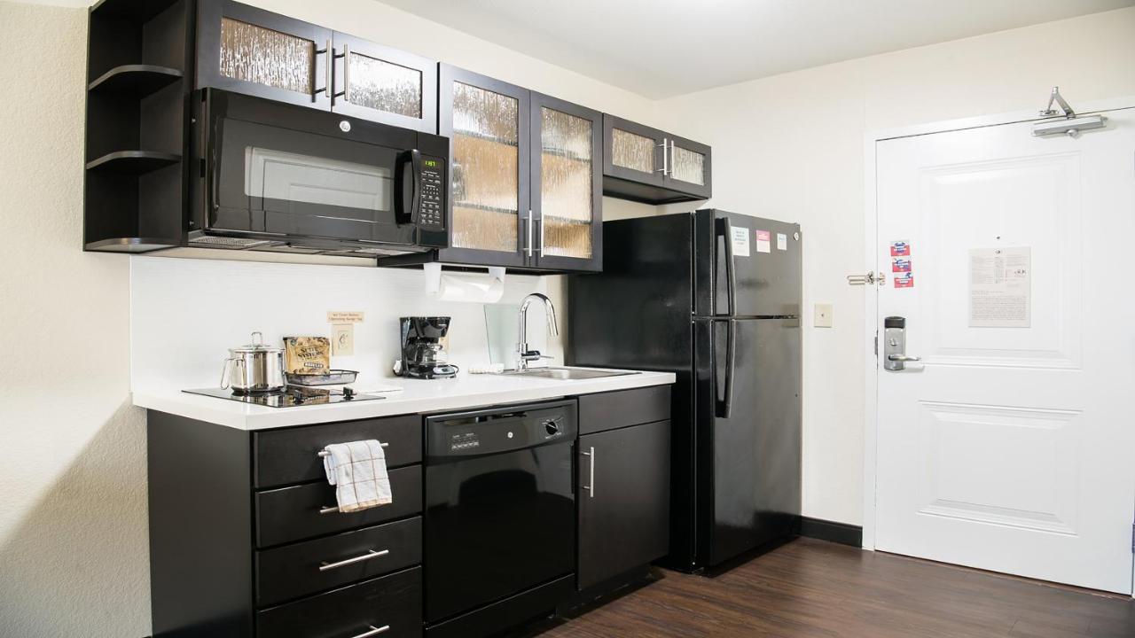 Queen Studio Suite - Hearing Accesible/ Non-Smoking at Candlewood Suites Bay City, an IHG Hotel