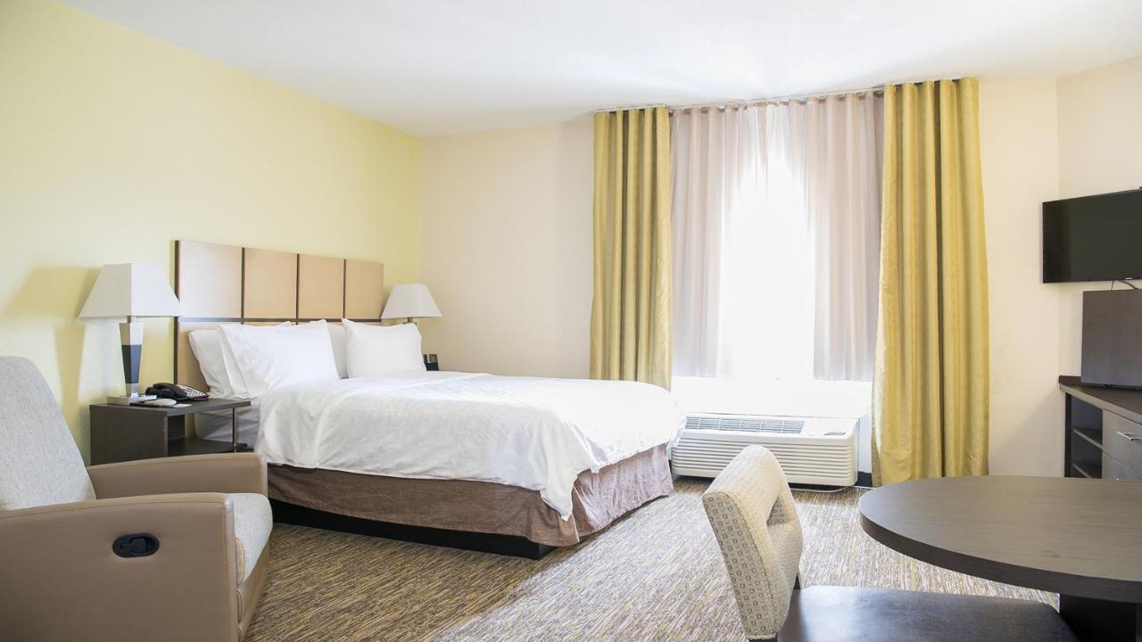 Queen Studio Suite - Hearing Accesible/ Non-Smoking at Candlewood Suites Bay City, an IHG Hotel