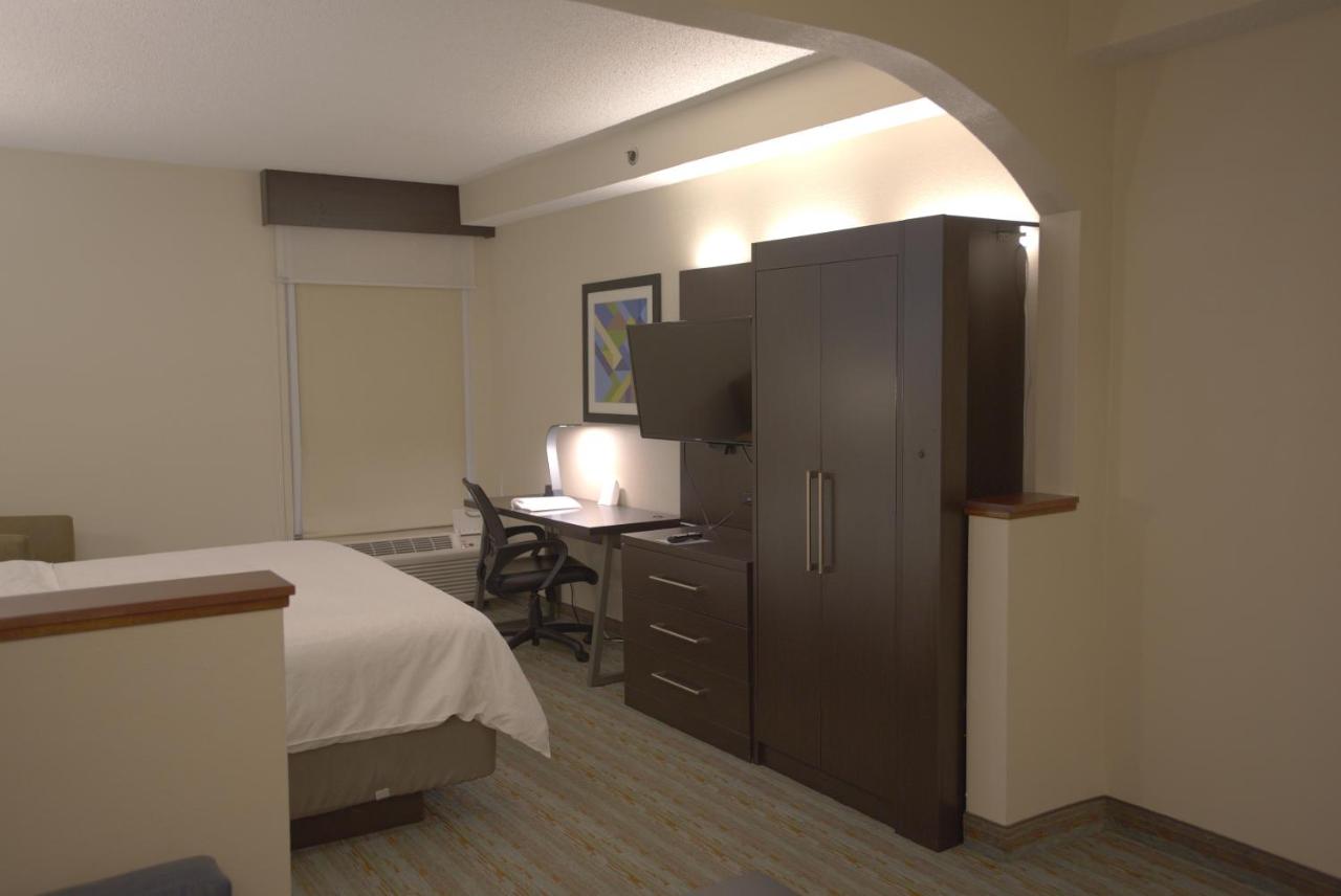 Suite with Mobility Accessible Tub - Non-Smoking at Holiday Inn Express Anderson by IHG