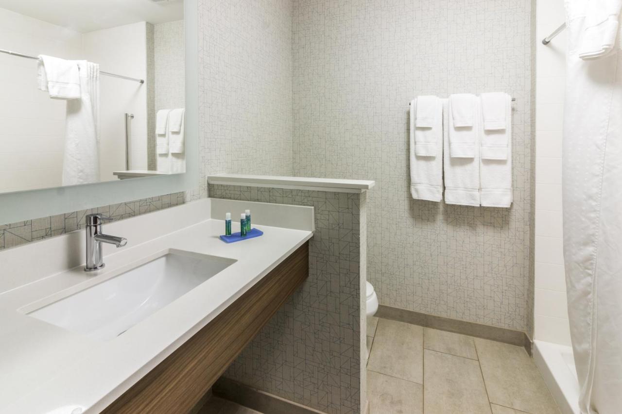 King Room - Disability Access/Roll in Shower - Non-Smoking at Holiday Inn Express Villa Rica by IHG
