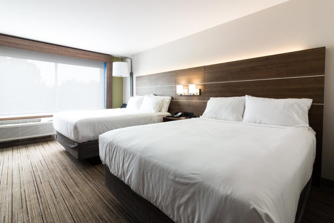 Queen Room with Two Queen Beds at Holiday Inn Express Villa Rica by IHG