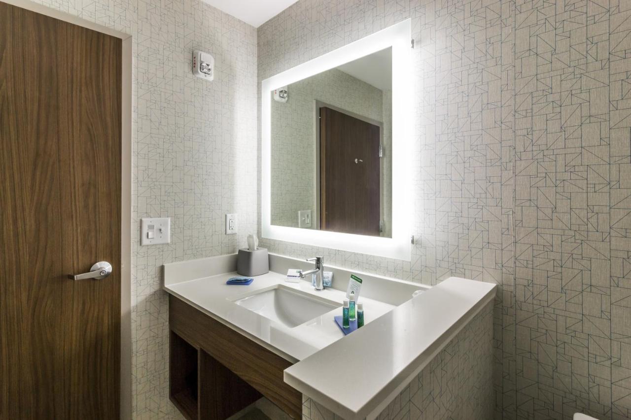 Superior Single Room at Holiday Inn Express Villa Rica by IHG