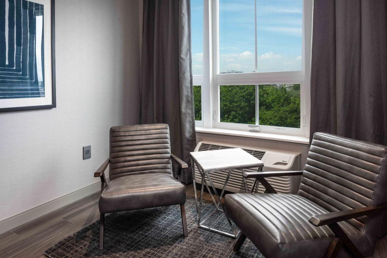 Corner Suite - Non-Smoking at Holiday Inn Express Boston South - Quincy by IHG