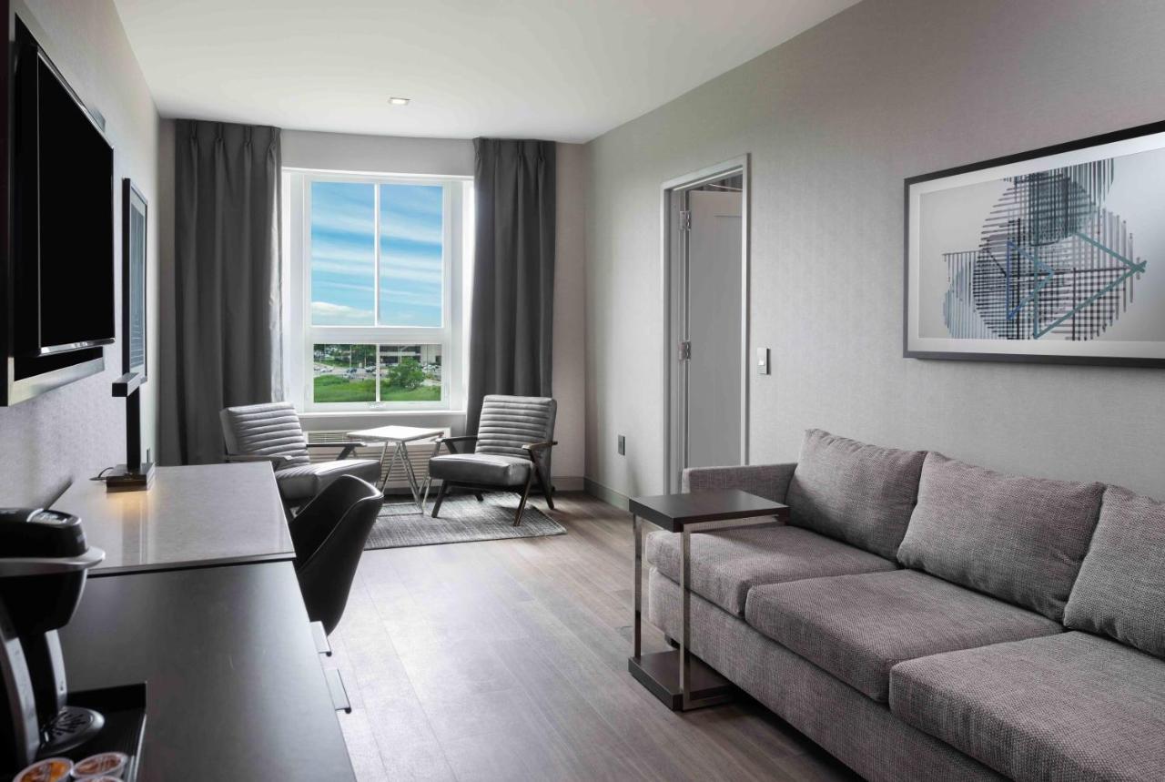 Corner Suite - Non-Smoking at Holiday Inn Express Boston South - Quincy by IHG